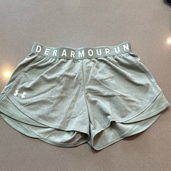 light green under armour workout shorts - Picture 1 of 3